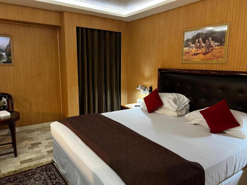 Hotel Galaxy Карачи Экстерьер фото