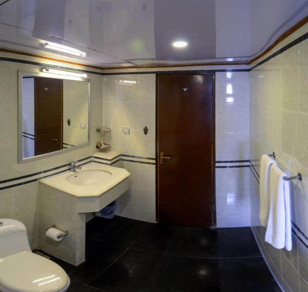 Hotel Galaxy Карачи Экстерьер фото
